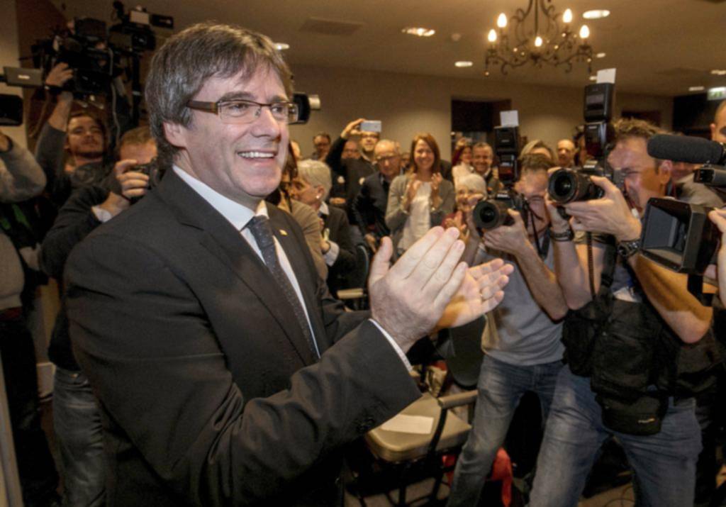 La Justicia española dejó sin efecto la orden de arresto internacional de Puigdemont