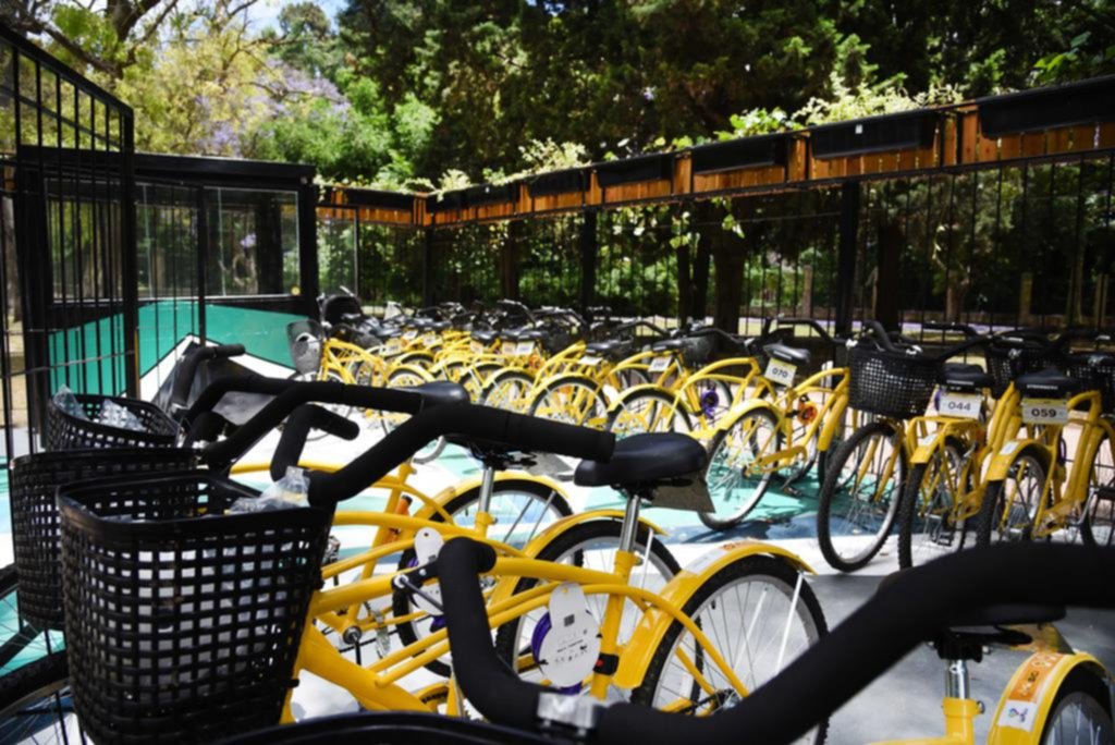 Habilitan un nuevo puesto para usar bicis gratuitas en el Bosque