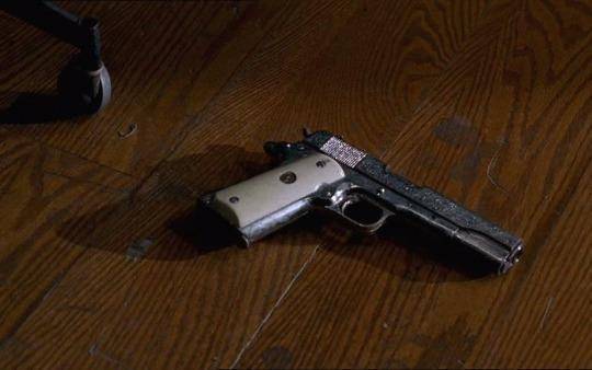 A un policía federal se le cayó el arma y baleó a un empleado judicial
