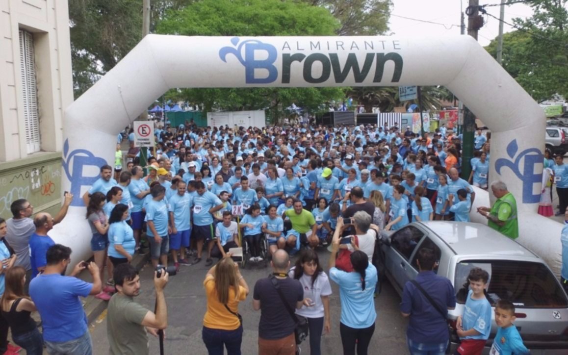 Más de 1500 personas participaron de la "Carrera por todos" en Brown