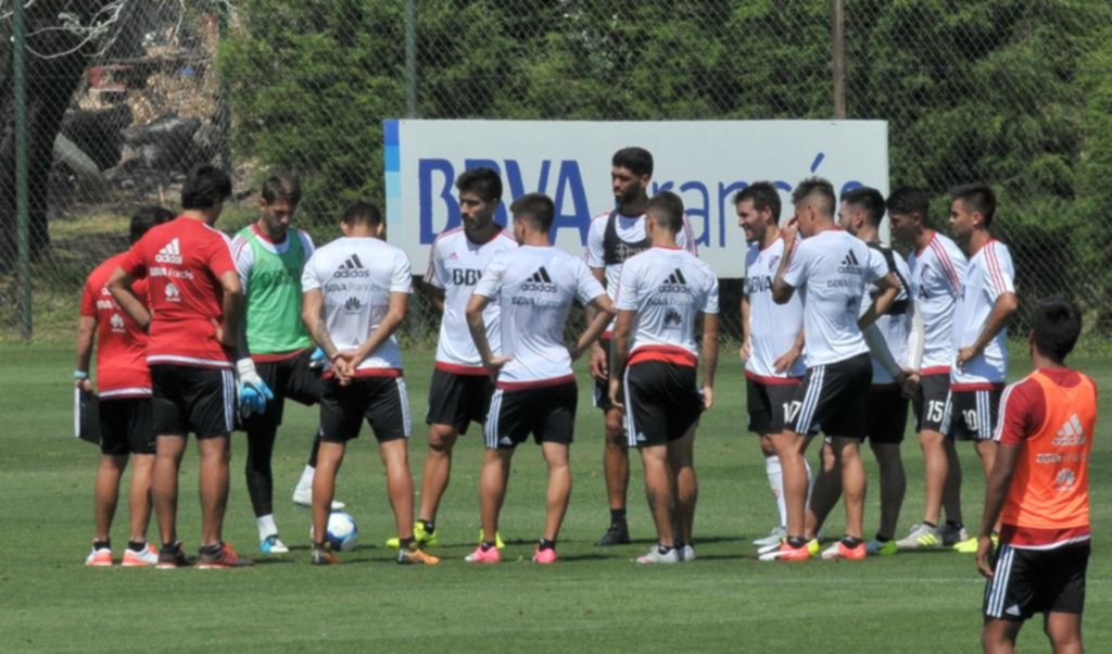 Enzo Pérez entrenó con el equipo titular y podría jugar