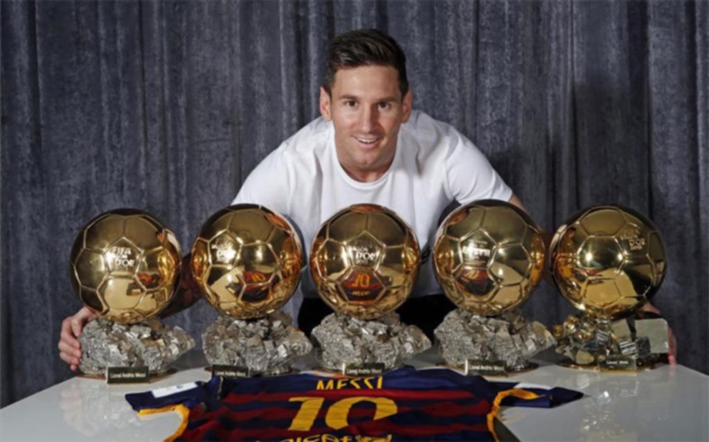 Cristiano logró empatar a Messi en la cantidad de balones de oro