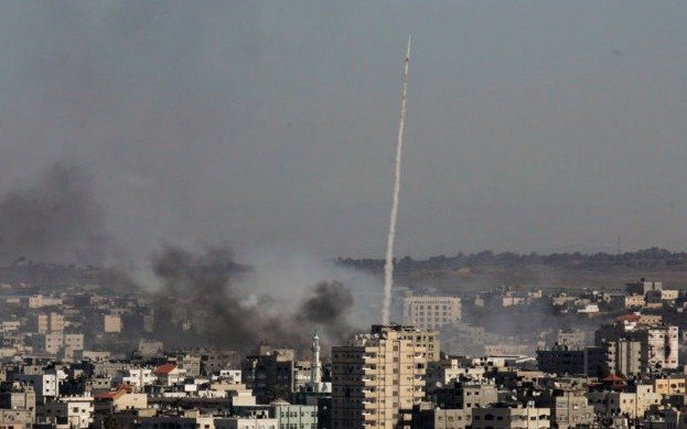 Tensión por Jerusalén: dos muertos, decenas de heridos y bombardeos en Gaza