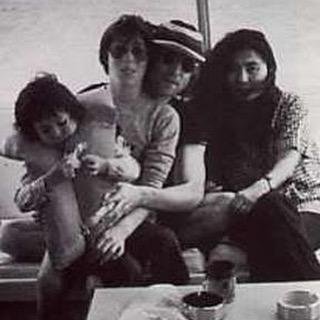 El hijo de John Lennon recordó a su padre con una foto a 37 años de su muerte