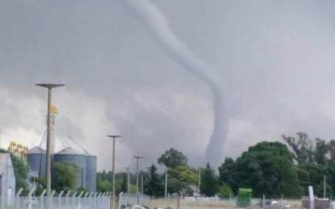 Tornado y granizo provocan serios daños materiales en Necochea 