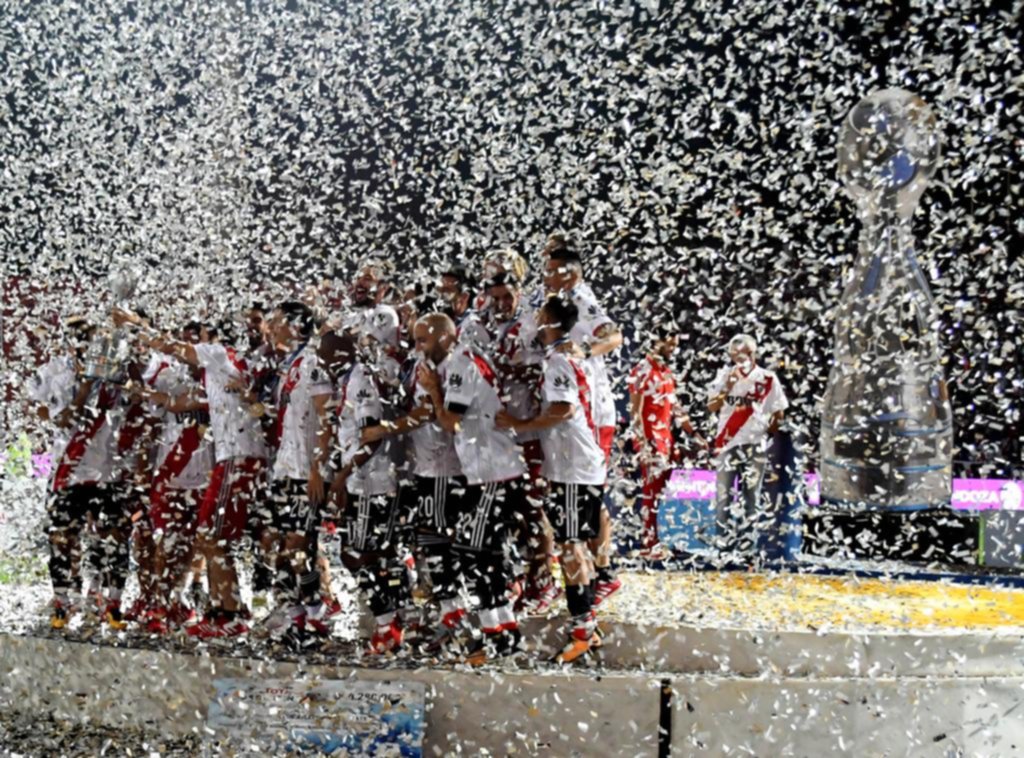 River, consuelo en otra copa