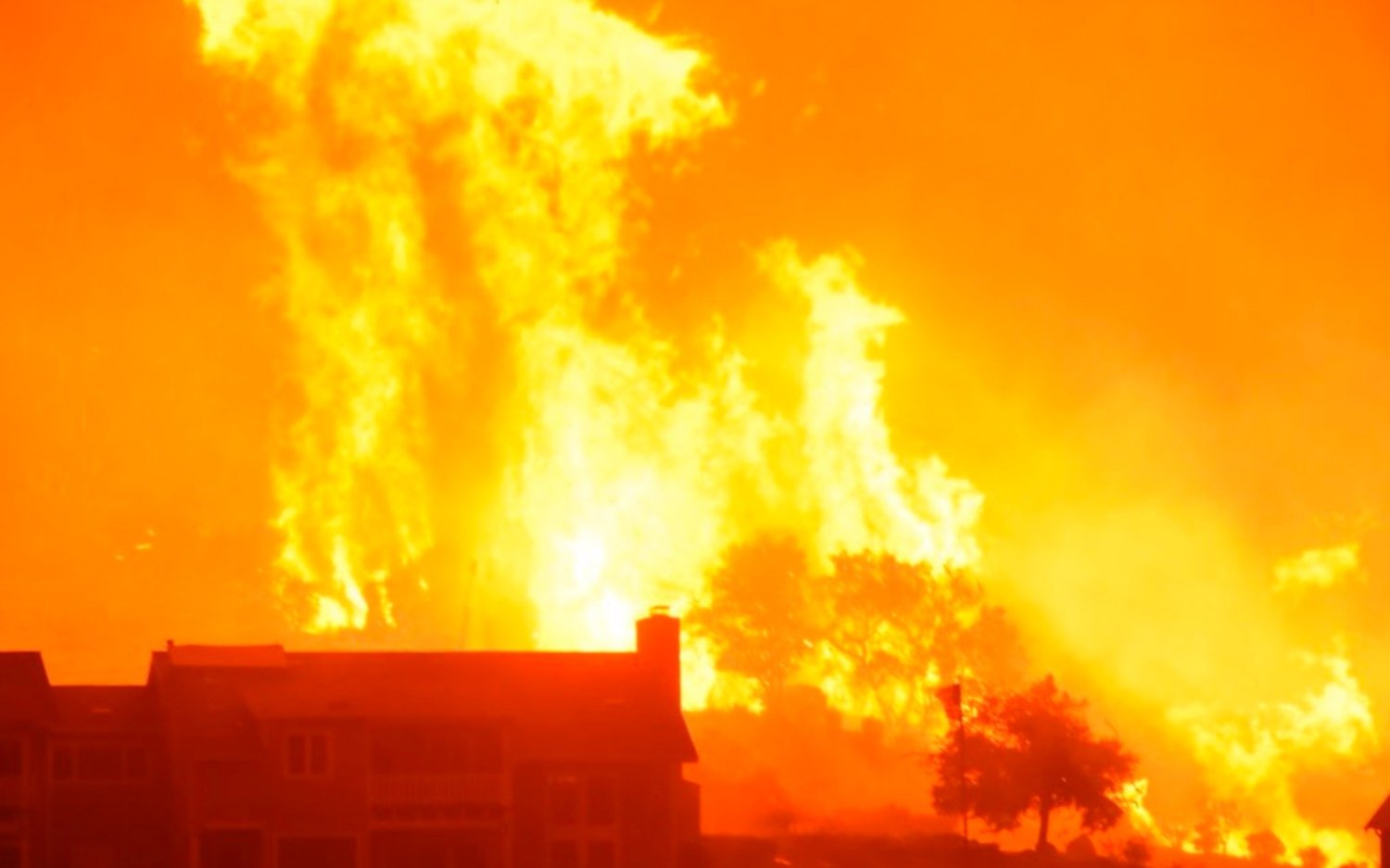 Crisis en California: ordenaron nuevas evacuaciones por el incendio