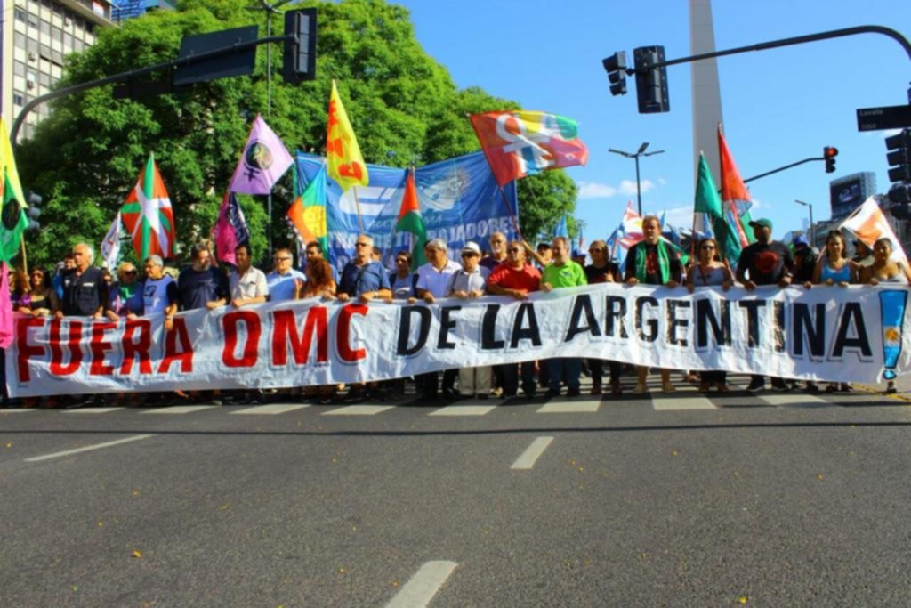 Protestas, calles cortadas y un fuerte operativo de seguridad