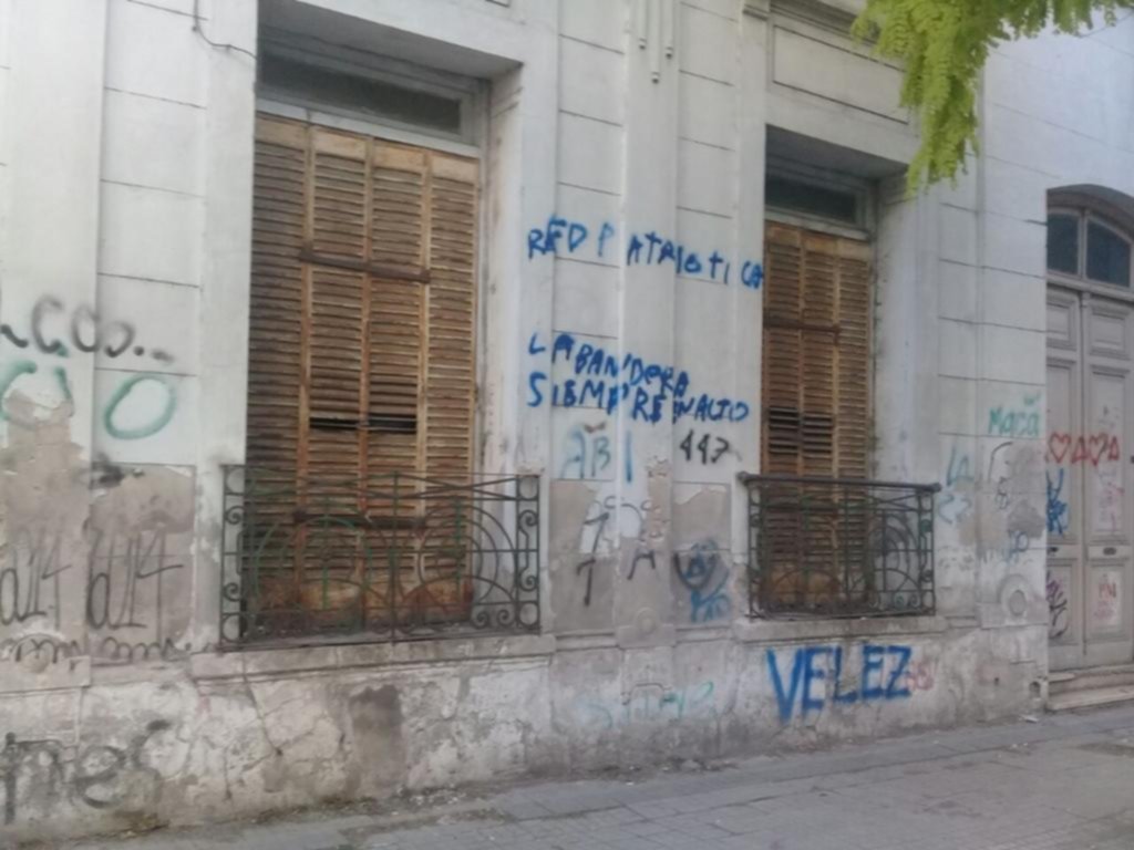 Susto por un principio de incendio en una vivienda que es patrimonio de la Ciudad