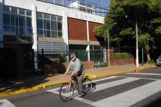 Fue a un acto escolar con su familia y le pegaron un tiro para robarle la camioneta