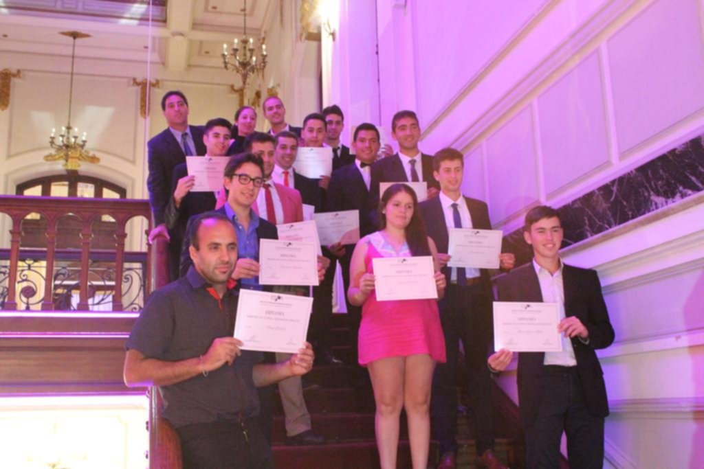 La ESPA entregó los diplomas a los nuevos árbitros de fútbol, en el cierre de cursada