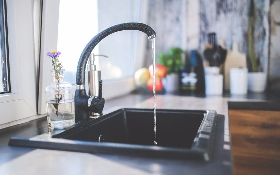 Aysa anunció baja presión o falta de agua en Quilmes y Varela