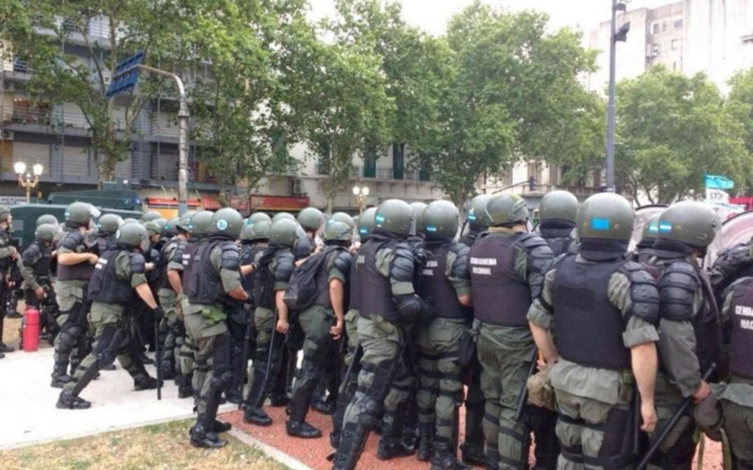 Movimientos sociales protestaron contra las reformas del Gobierno y Gendarmería impidió que acampen
