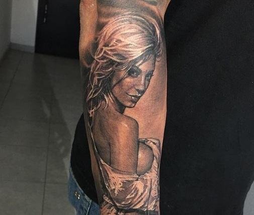 Marzol, sorprendida por su tatuaje en la piel de Pucheta
