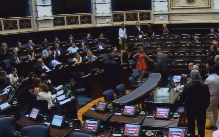 En escandalosa sesión, la Cámara de Diputados bonaerense aprobó la adhesión a Ley de ART 
