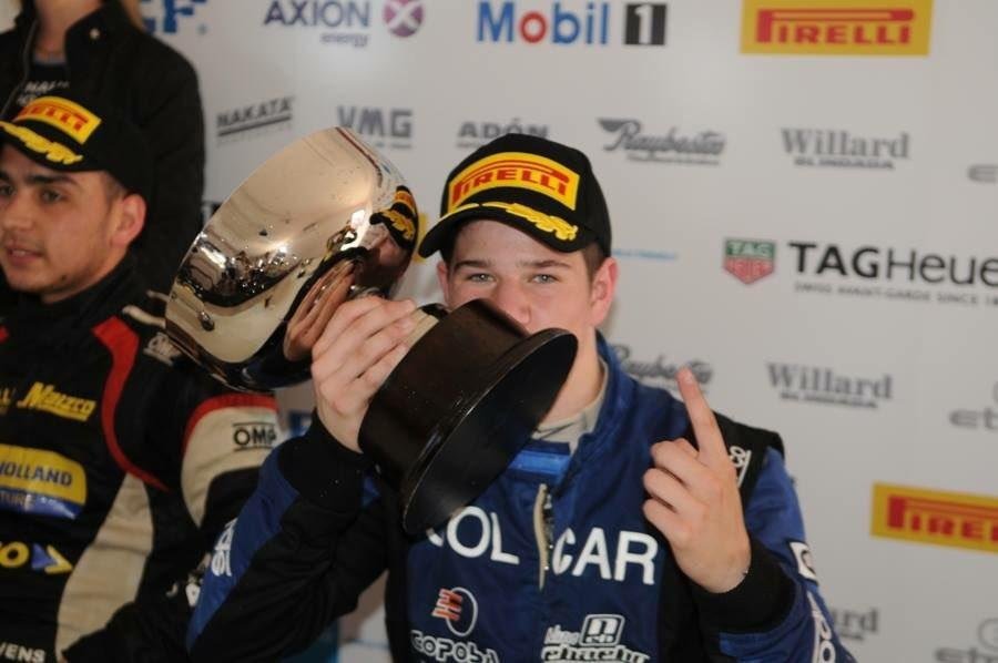 Moscardini despidió el año con un impecable triunfo en la Fórmula Renault