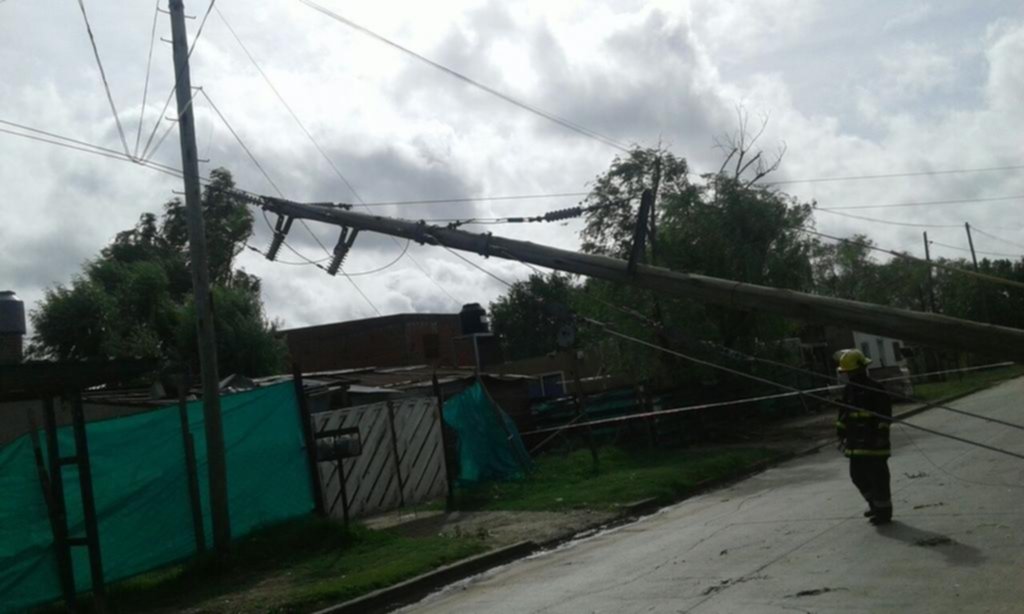 El temporal dejó techos rotos y cables cortados en Berisso