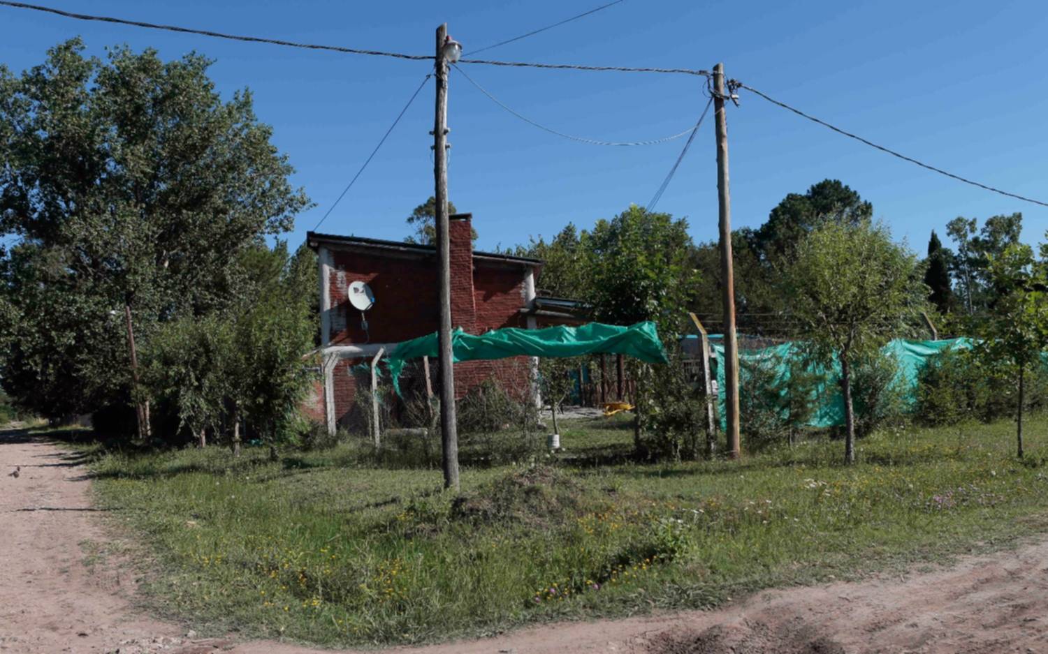 Tres delincuentes asaltaron y maniataron a una familia en Abasto
