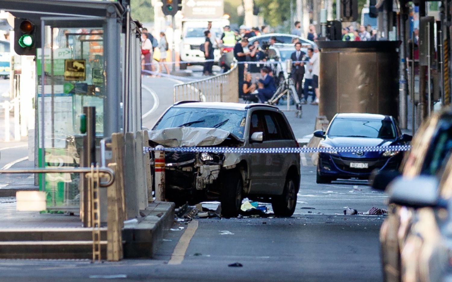 Un auto embistió a una multitud en Melbourne: al menos 15 heridos