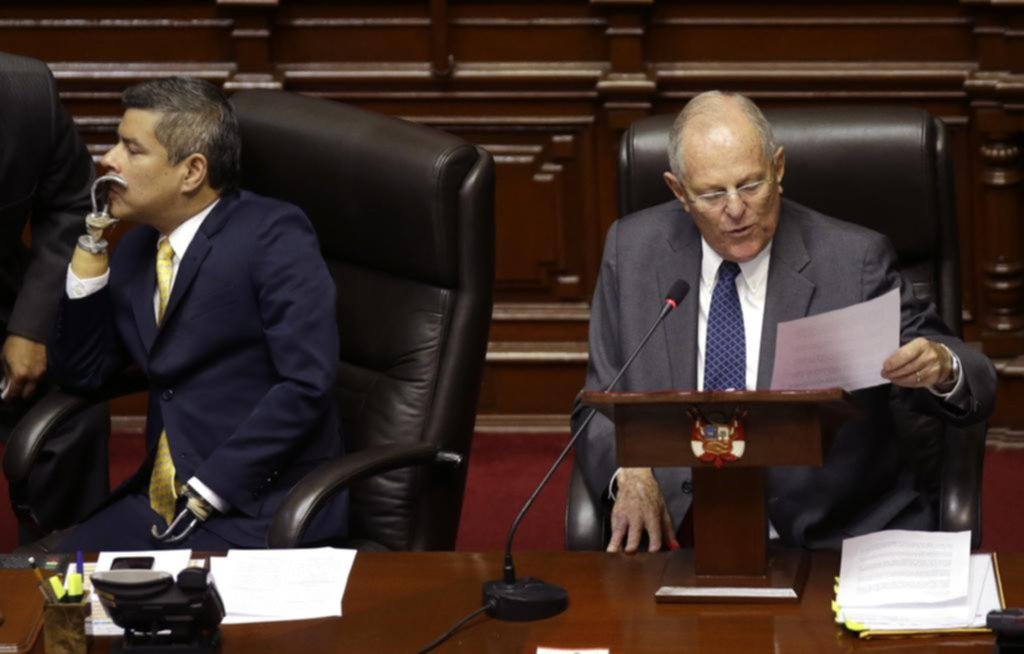 El Congreso peruano debatía la posible destitución del presidente Kuczynski