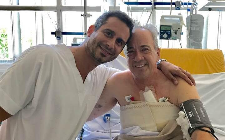Lo apuñalaron 10 veces, una vez en el corazón, pero salvó su vida y se recupera