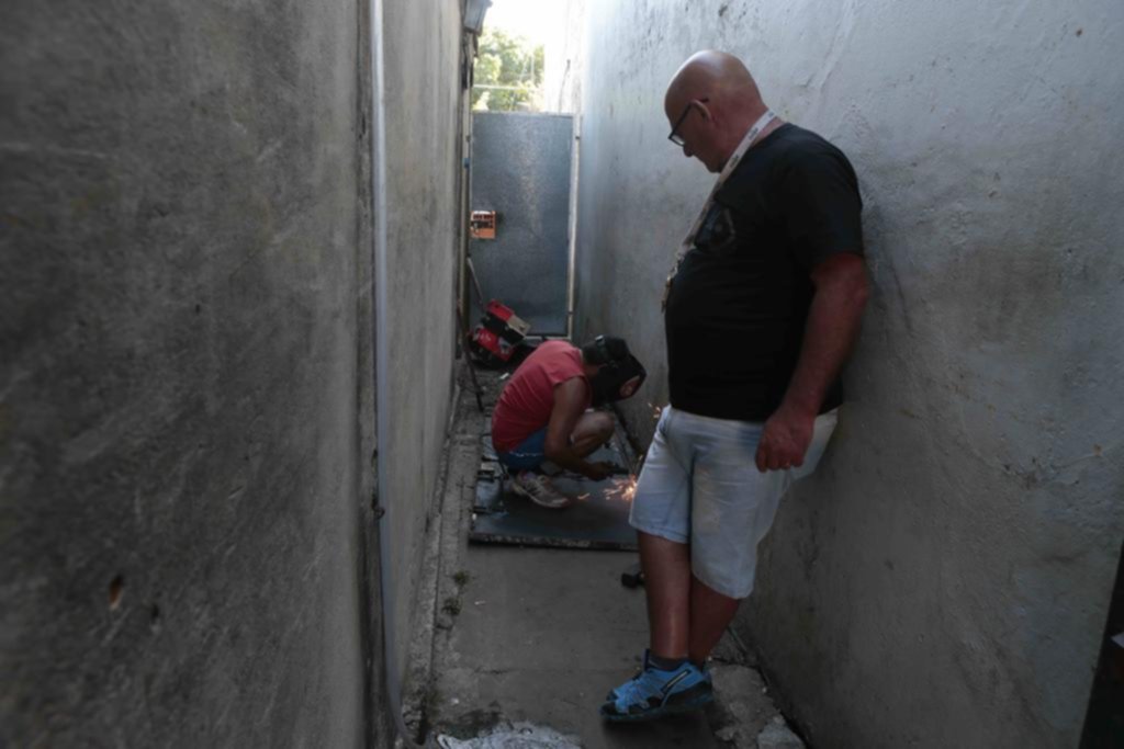 Sin pistas de los ladrones que mataron de tres puñaladas a un jubilado