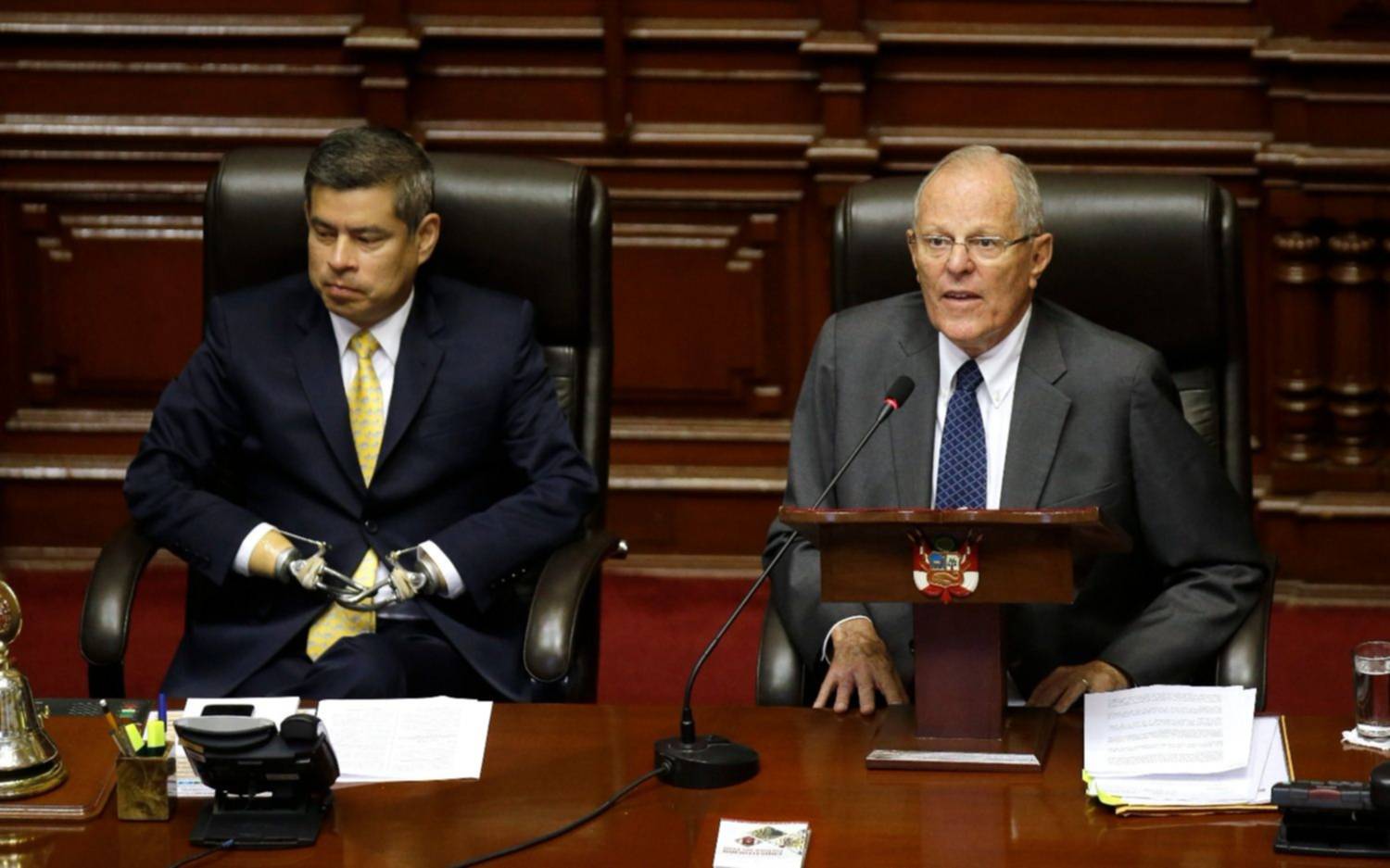 Perú: Kuczynski zafó de la destitución