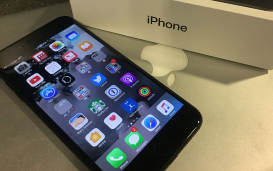 Apple enfrenta demandas judiciales por ralentizar a propósito versiones 'antiguas' de iPhone