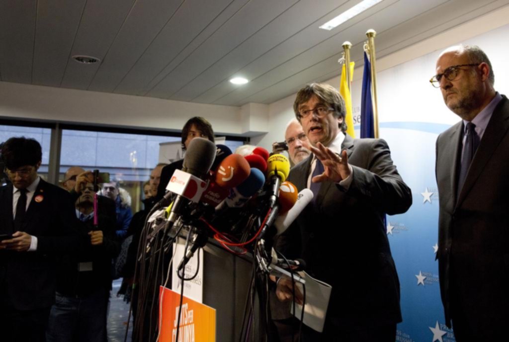 Los independentistas catalanes piden dialogar con Rajoy para superar la crisis