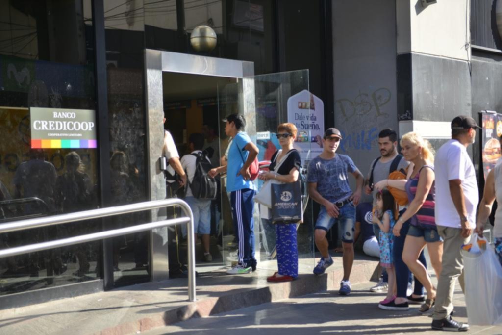 Con la demanda de cajeros a “full”, la salida fue la recarga con billetes de $500 y $1.000