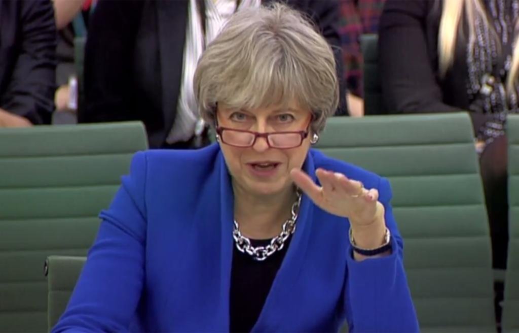 Theresa May le pide a los kelpers trabajar junto a Argentina en temas de Malvinas