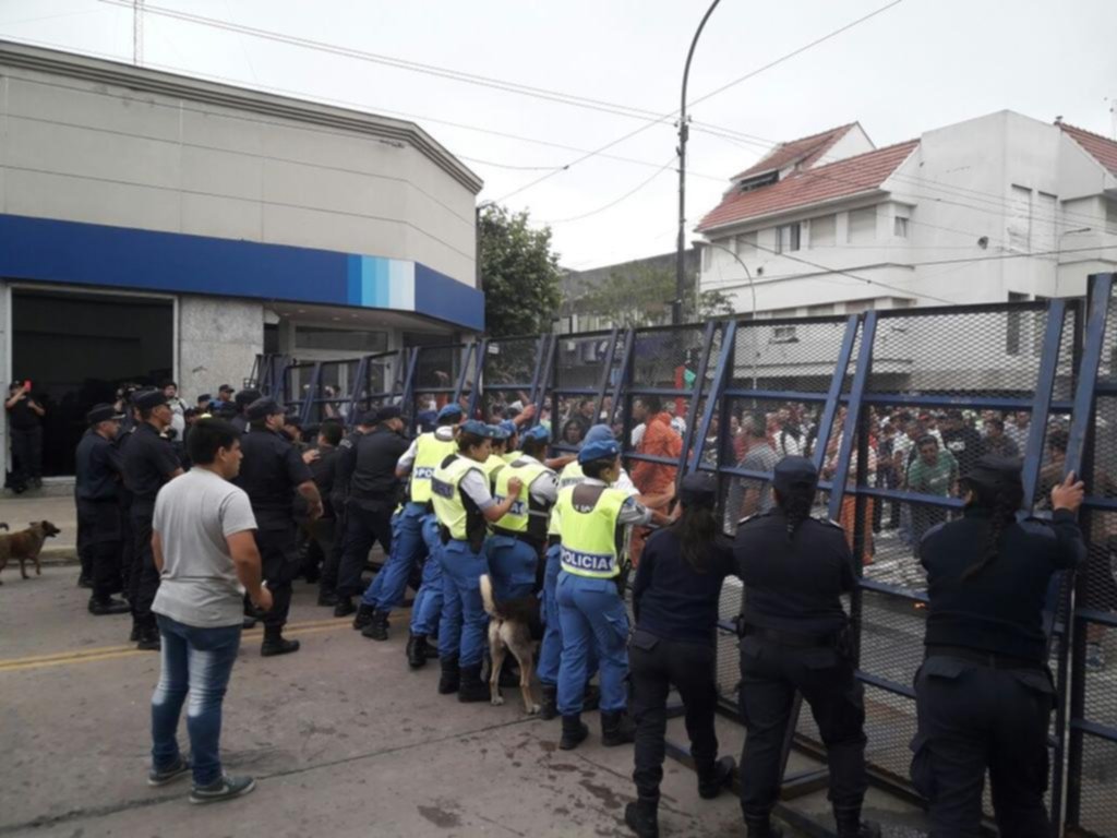 En Berisso fracasó un nuevo intento por la sanción de la emergencia y hubo incidentes