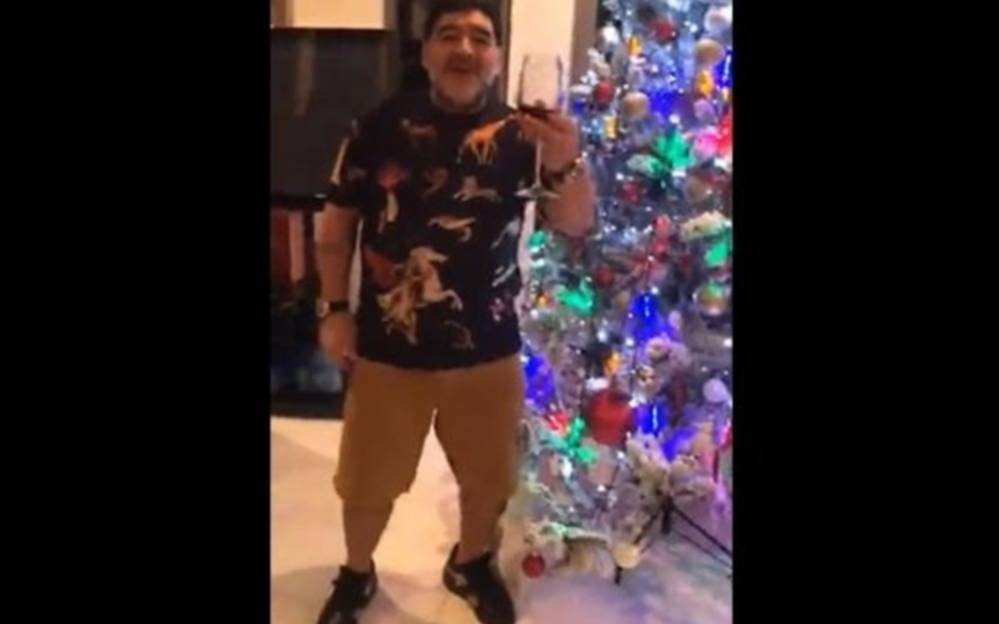 Maradona deseó a los argentinos una "feliz navidad"