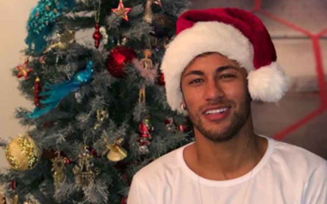 Neymar pasó la Nochebuena con el gorrito de Papa Noel puesto