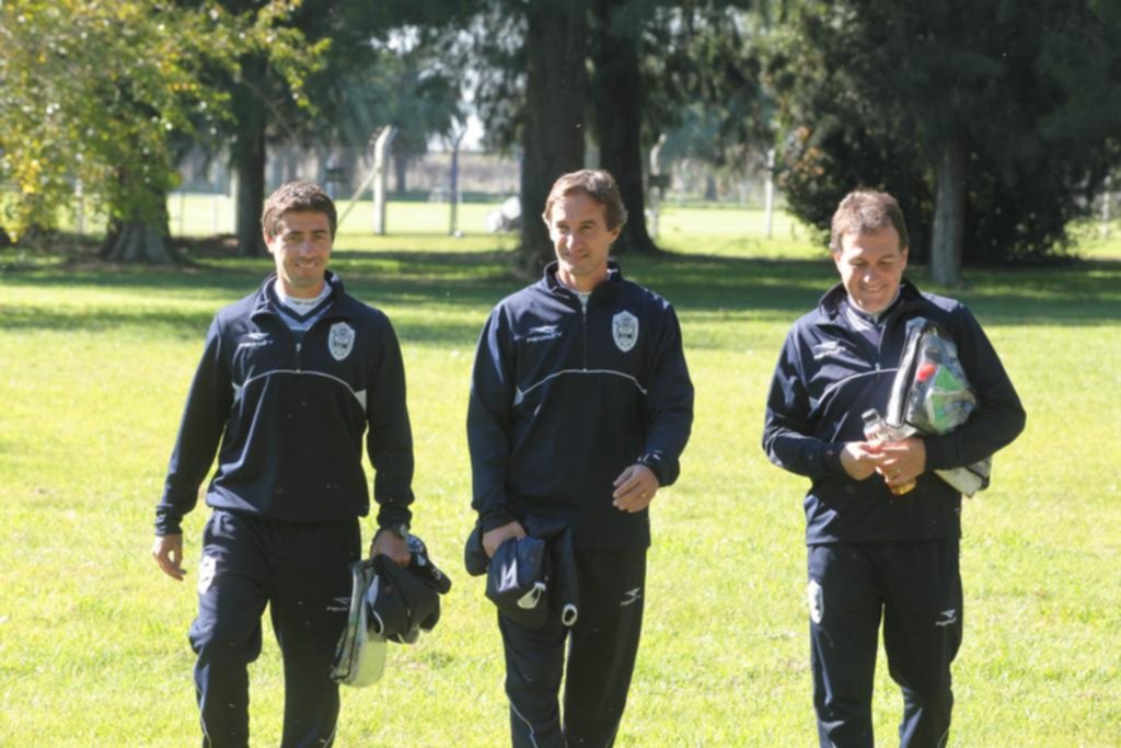 Mariano Messera deja de ser el entrenador de la Cuarta División