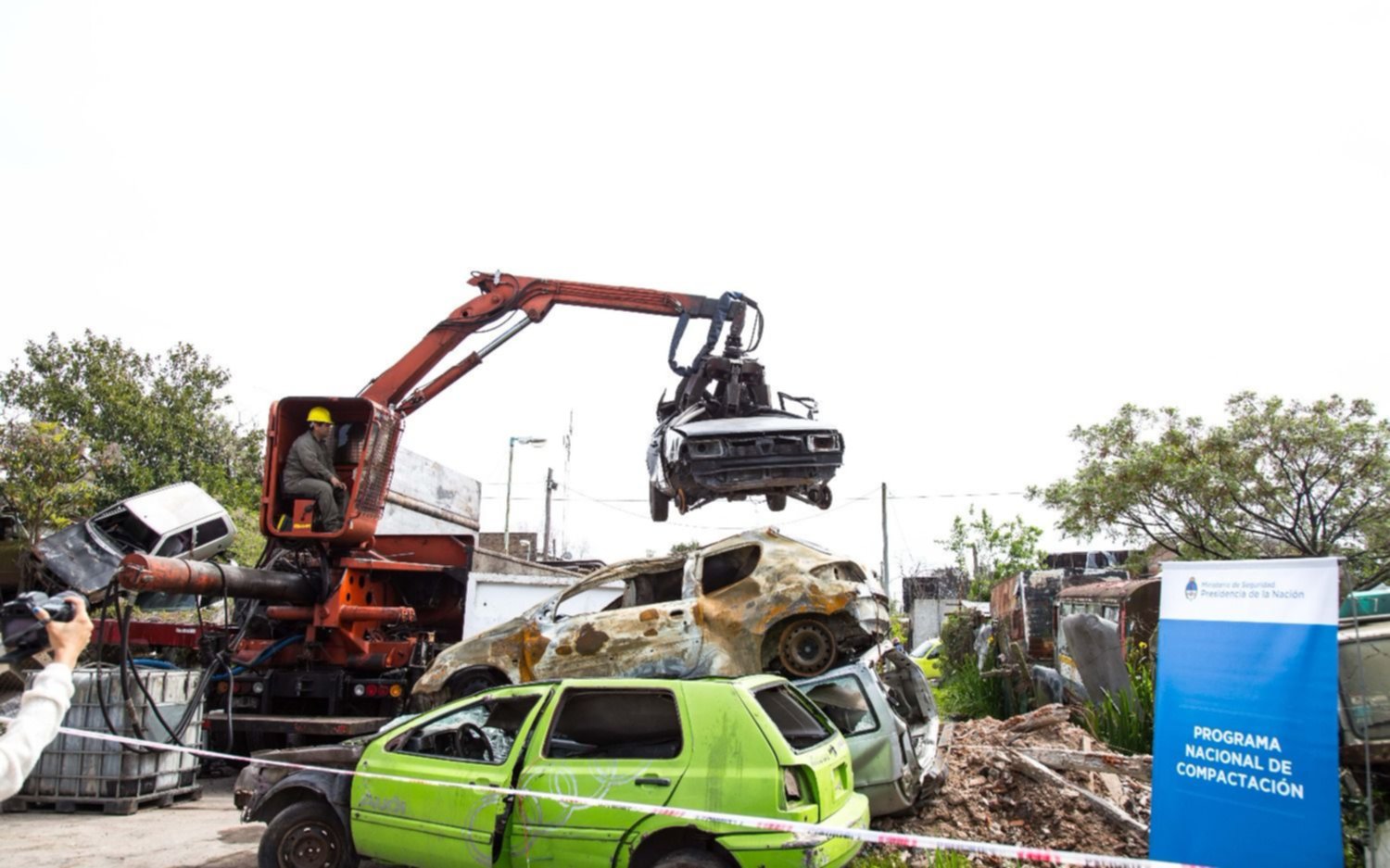 Continúa la compactación de vehículos en el Distrito