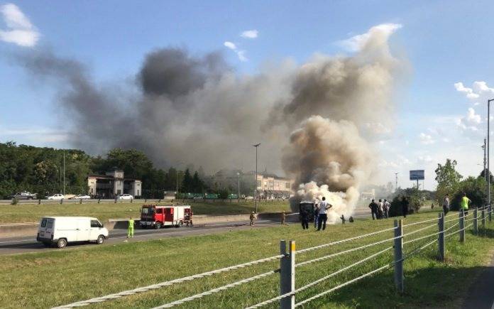 Se incendió un colectivo en la Autopista Buenos Aires-La Plata