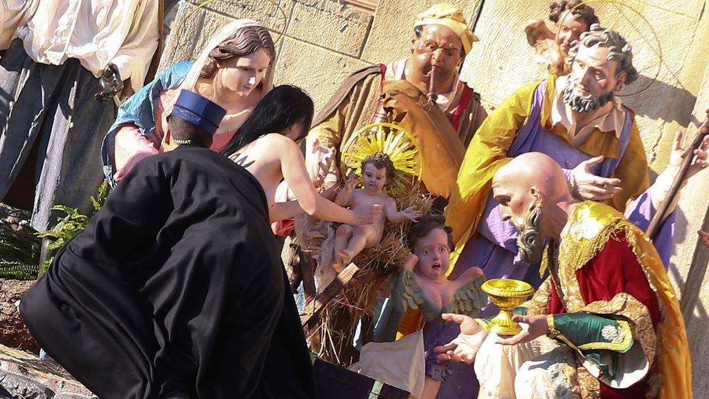 Una mujer se quiso robar el niño Jesús del pesebre del Vaticano y terminó detenida