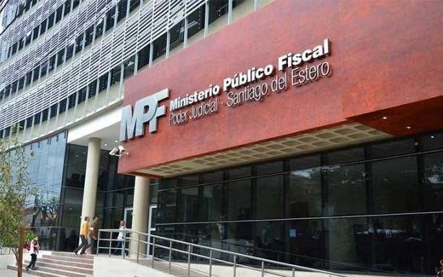 Acusaron a cinco policías de prestarle celulares a presos a cambio de asado