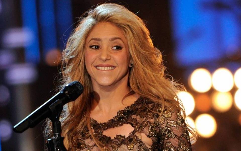 Shakira suspende los conciertos de su gira El Dorado hasta junio