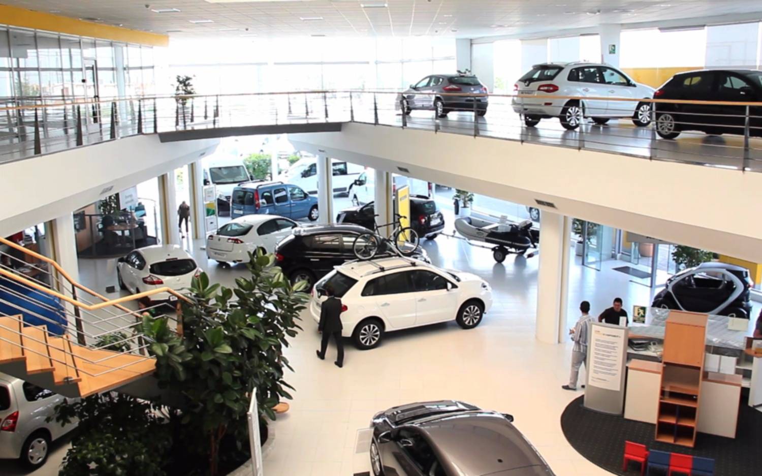 Reducen el impuesto interno a los autos de media gama