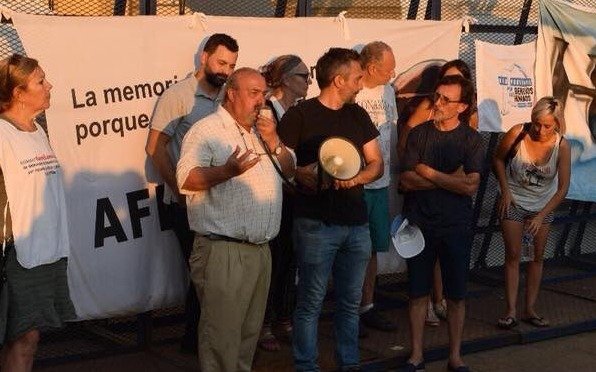 Marcha en plaza Moreno para repudiar la prisión domiciliaria a Etchecolatz