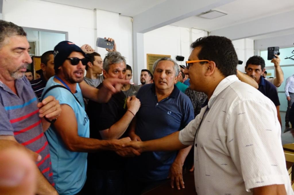 Amenazas, amagues de renuncia y una asamblea que “votó” no al quórum
