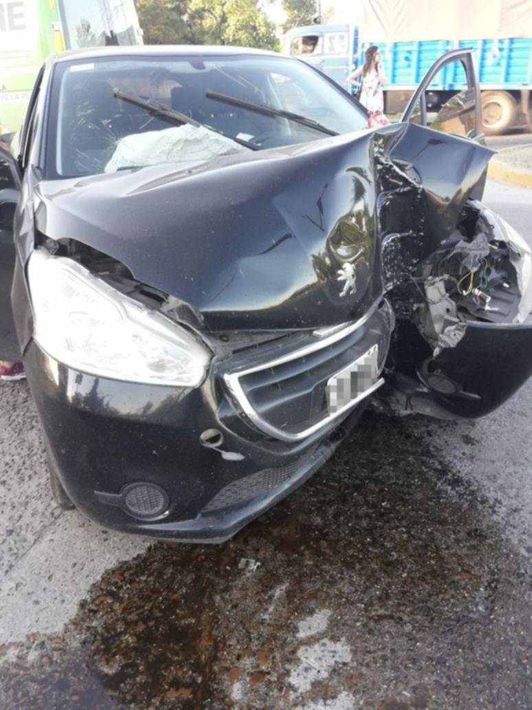 Un motociclista al hospital de Gonnet por un fuerte choque en 25 y 32