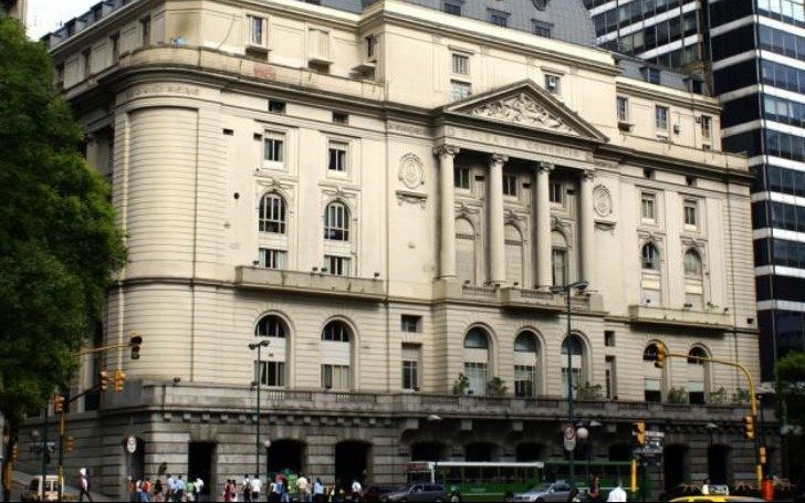 Un grupo comando asaltó la sede de la Bolsa de Comercio