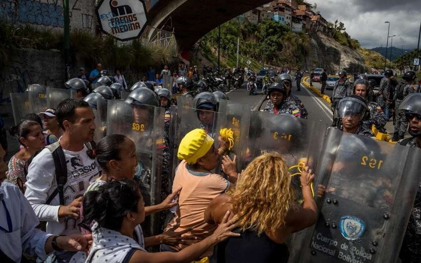 Venezuela: militar mató a una mujer embarazada durante un reparto de comida
