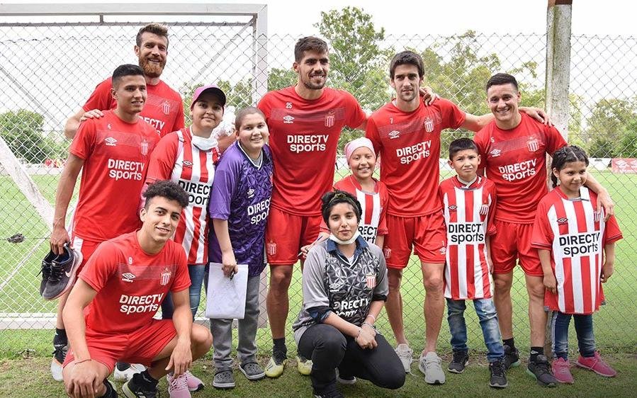 Los jugadores recibieron la visita de la Fundación Creando Lazos