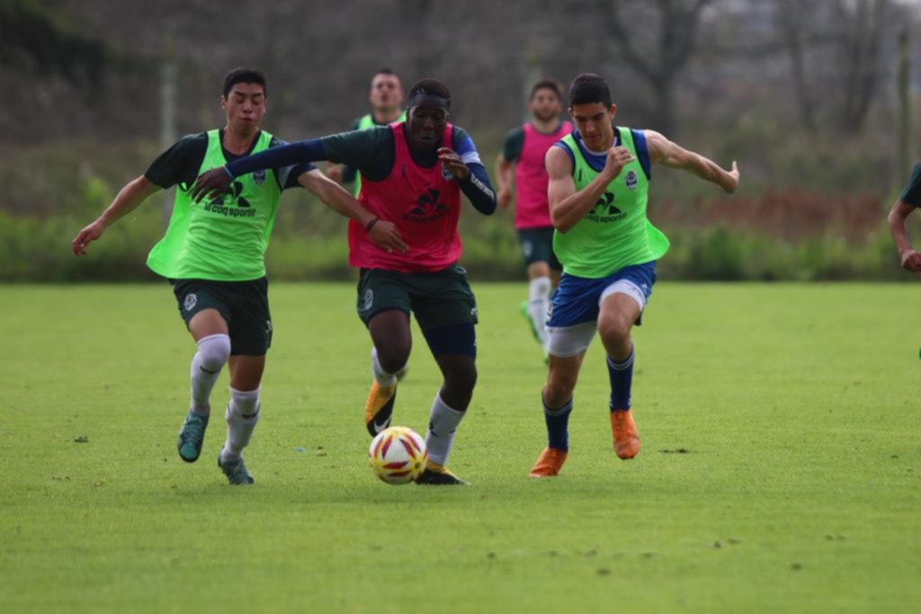 Troglio guarda a los titulares y con River pone todos suplentes