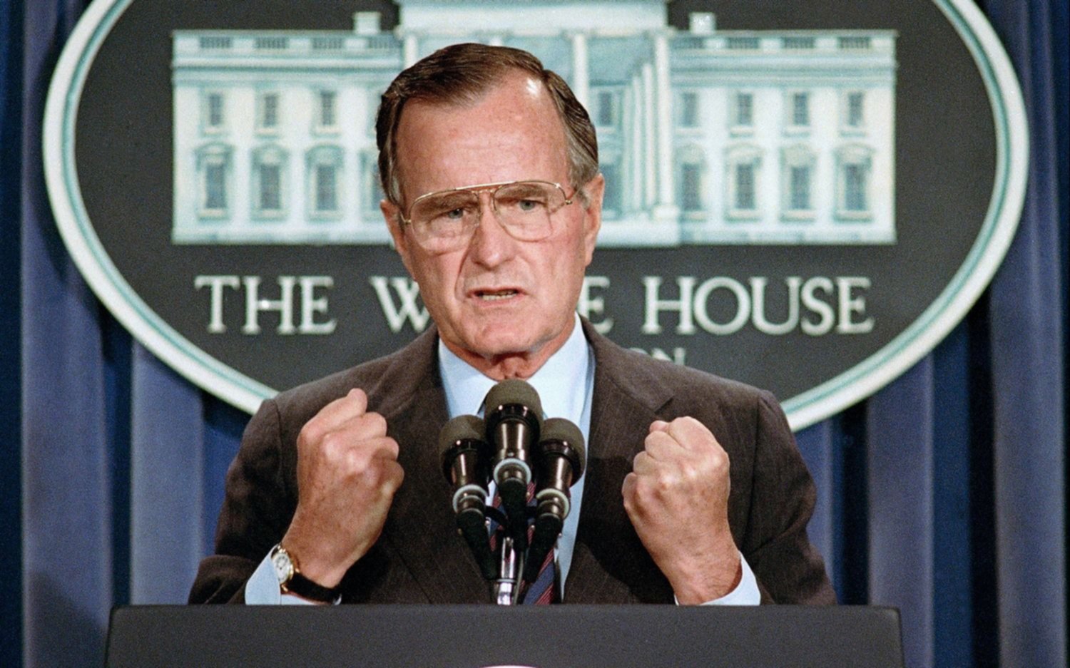 Murió George Bush padre