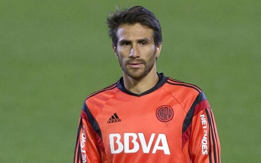 Lo que faltaba: Ponzio con problemas para ingresar a España por temas legales